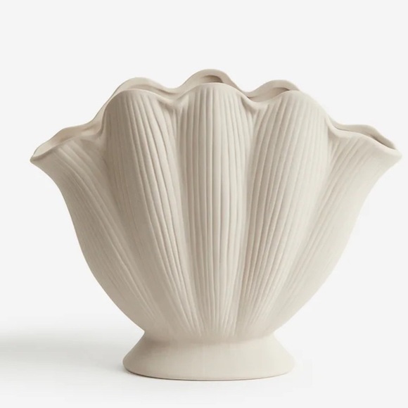 H&M home seashell vase stoneware home decor shelf beige sand fluted coastal - Picture 1 of 7
